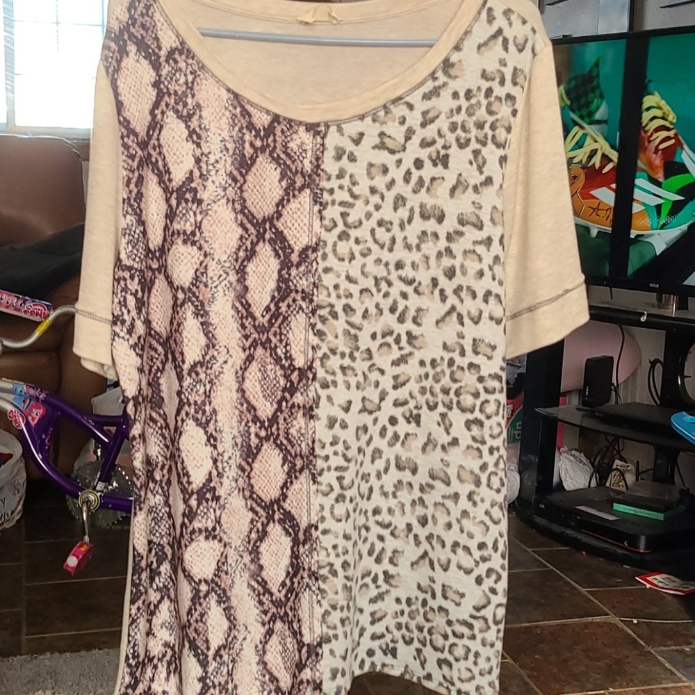Women's tee